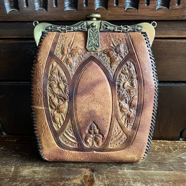 アンティーク レザー カービング バッグ 古道具 1917年 真鍮 金具