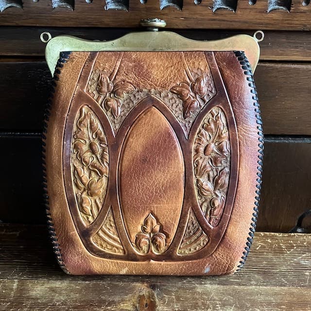 アンティーク レザー カービング バッグ 古道具 1917年 真鍮 金具