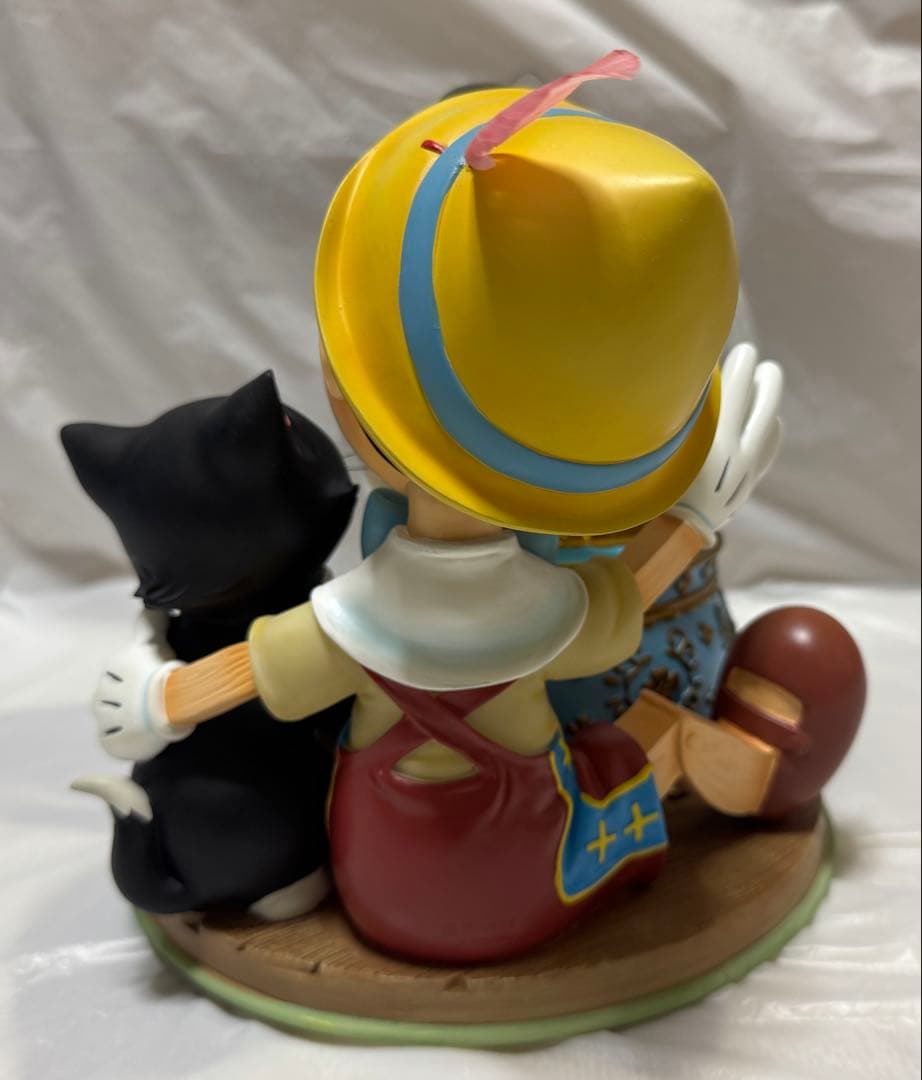 ディズニーストア ピノキオ オルゴール付きスノーグローブ