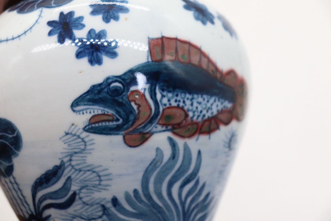 中国　青華釉裏紅　魚紋壺　送料込み251008