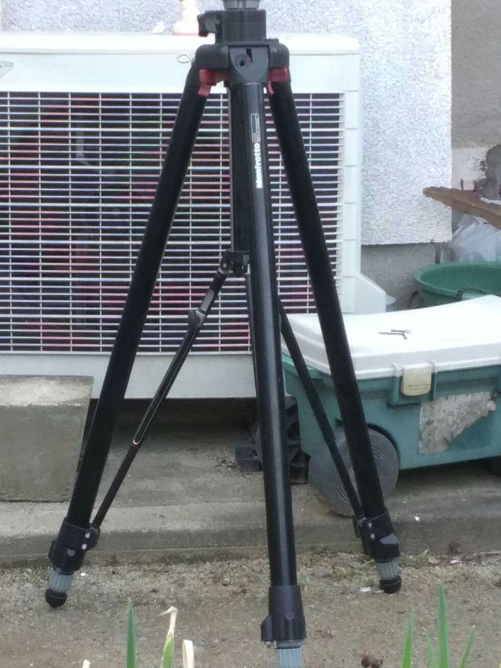 イタリー製マンフロットの三脚です。