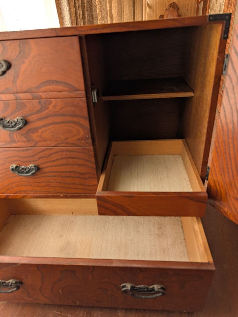 木製和タンス 伝統的スタイル