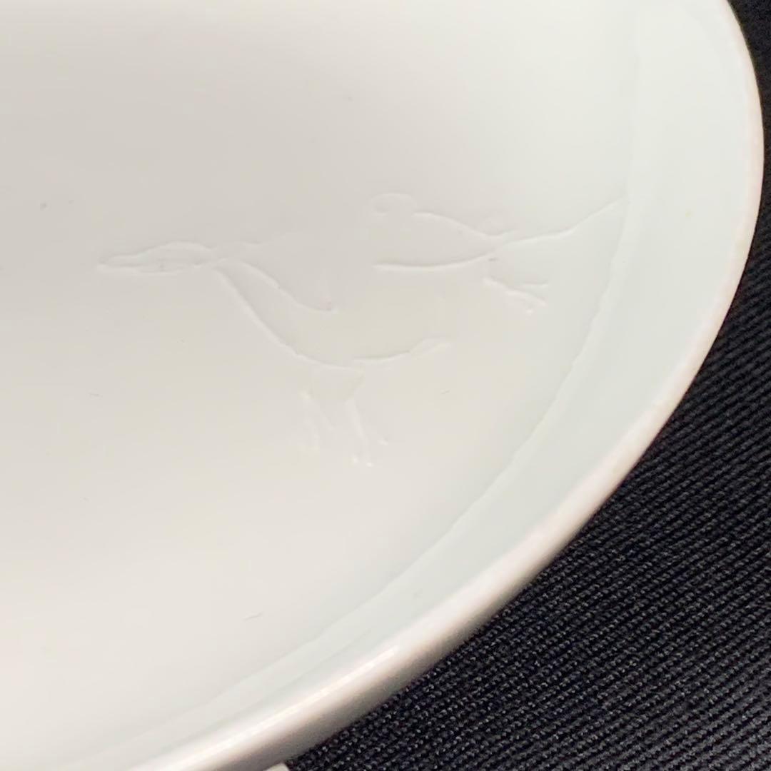 K633☆古伊万里名品 柿右衛門 白磁 陽刻鹿文 三つ足 4.5㎜ 中皿 前期