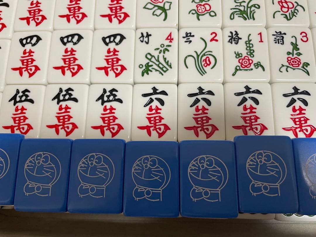 ドラえもん麻雀牌（レーザー彫刻) 専用ケース付き　144個　大きな麻雀44mm