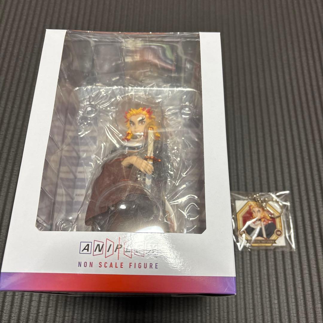 鬼滅の刃　アニプレックス　ノンスケールフィギュア　煉獄杏寿郎　アクリルチャーム付