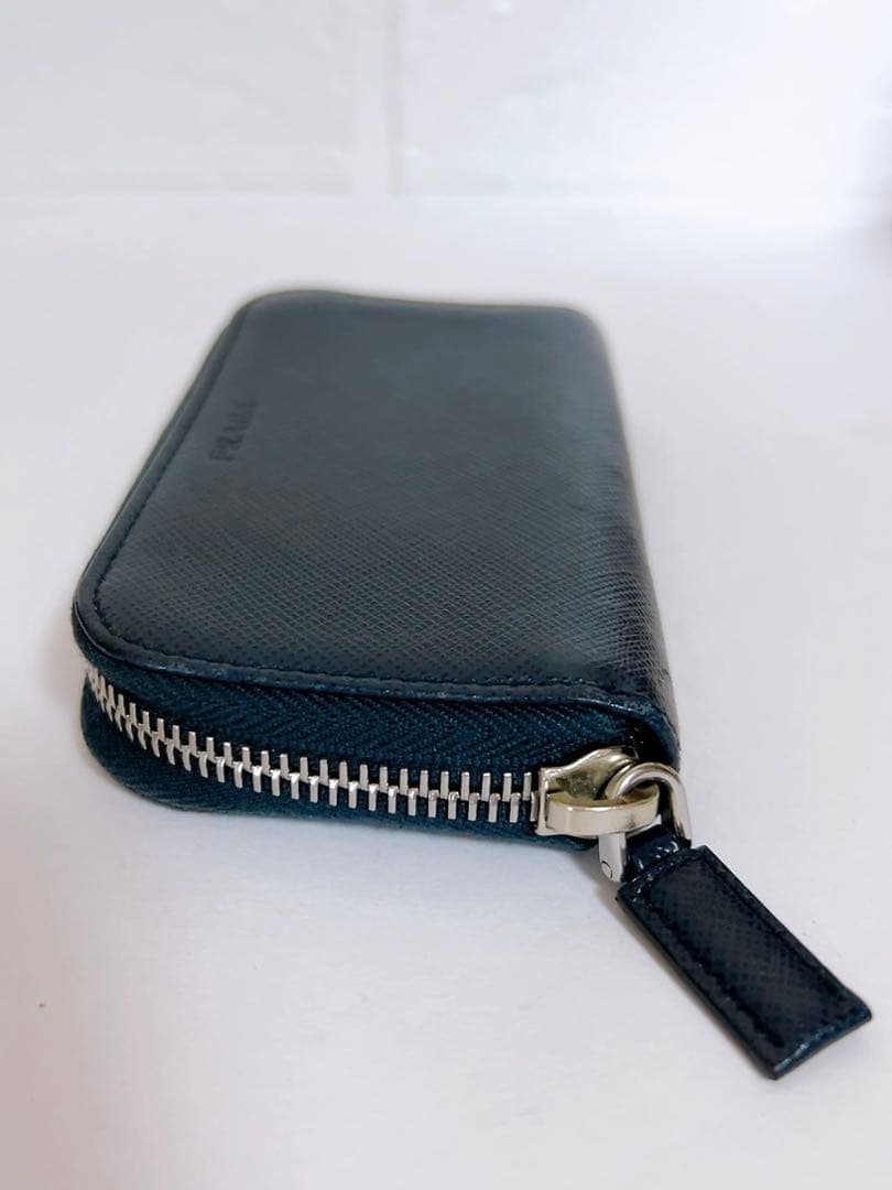 プラダ　PRADA キーケース　６連　紺色　箱付き