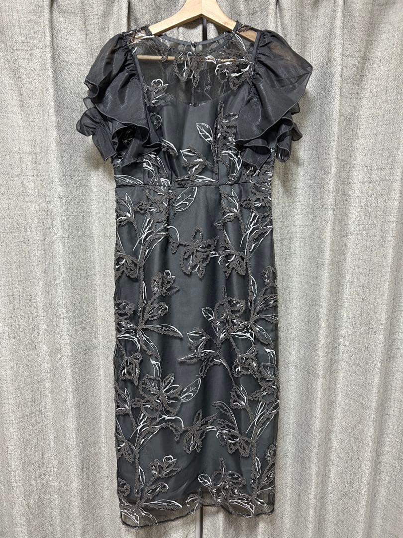 niana フェザーフラワーフレアスリーブドレス