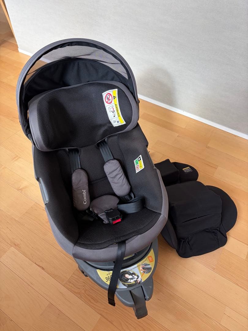 【⠀】Combi 車用チャイルドシート グレー
