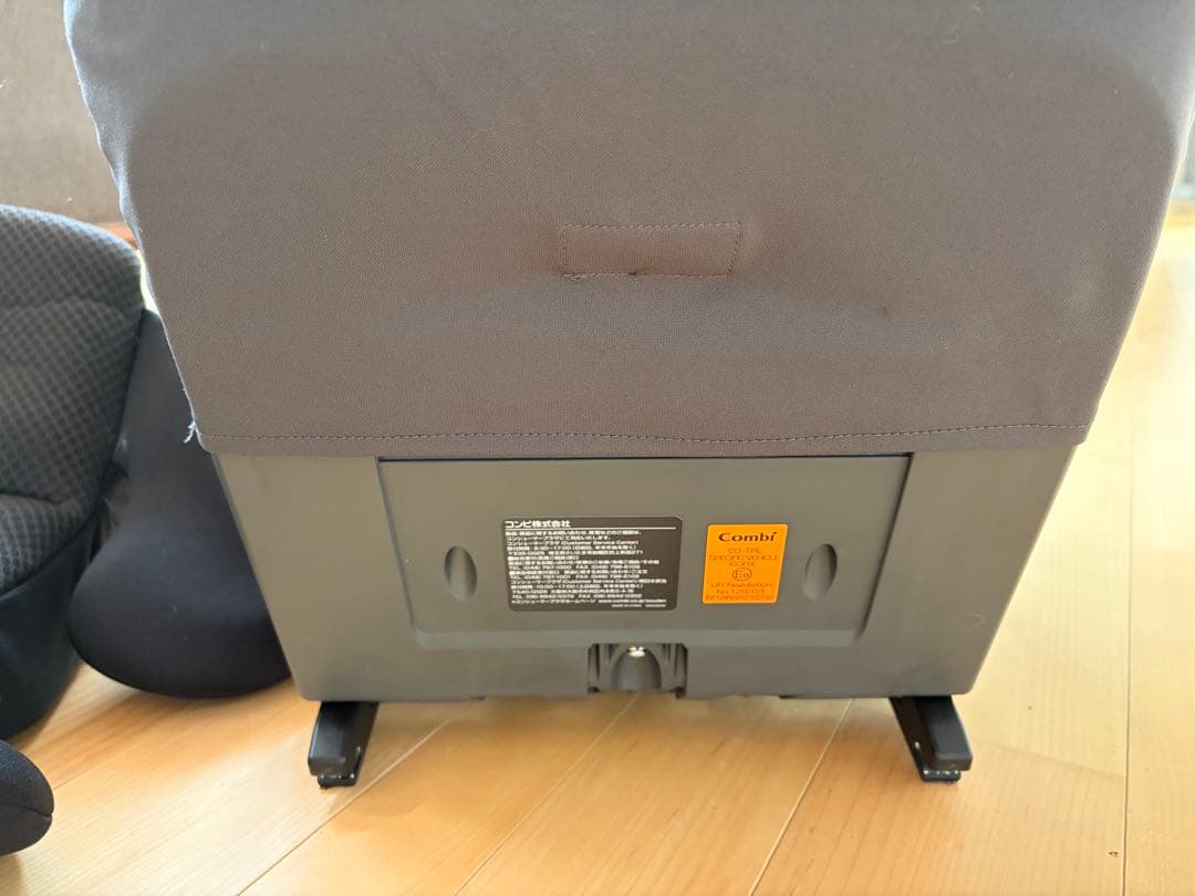 【⠀】Combi 車用チャイルドシート グレー