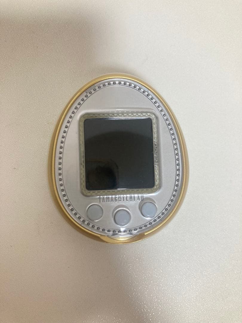 Tamagotchi 4U ホワイト/ゴールド