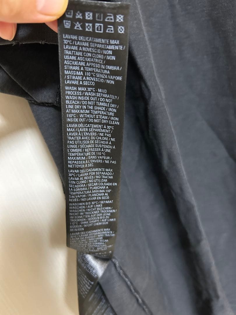 【希少】Balenciaga ブラック Tシャツ Be different.