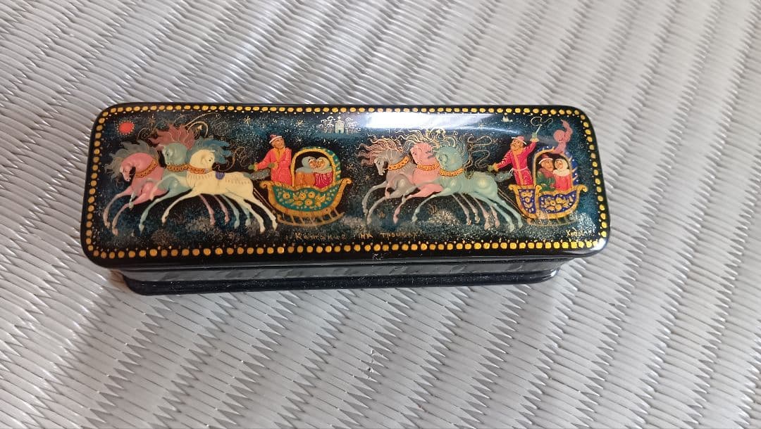 漆器 印籠 馬と人のデザイン　ロシア製