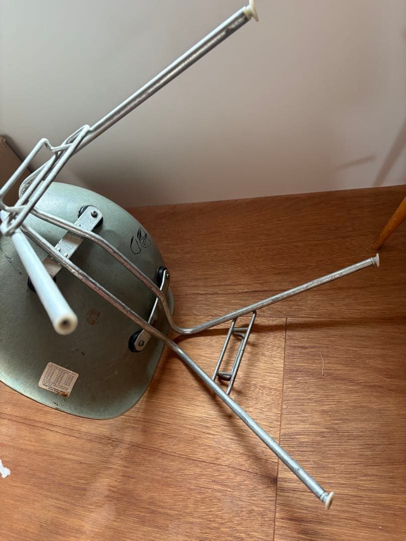 イームズハーマンミラーシェルチェア難あり