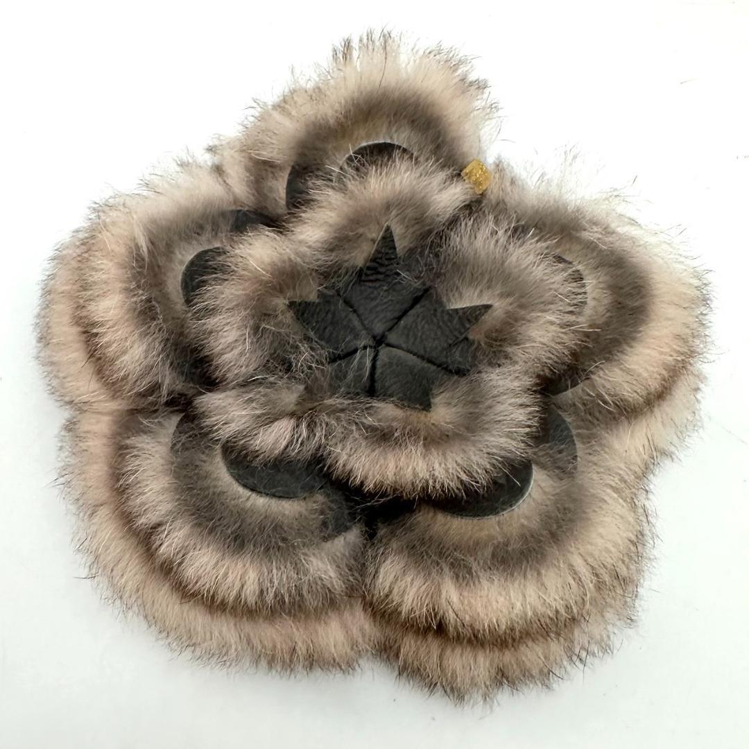 FENDI フェンディ ラビットファー カメリア フラワー コサージュ ブローチ