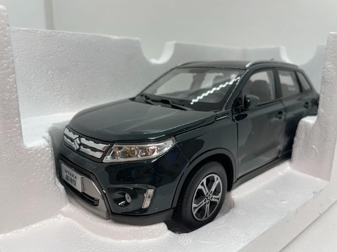 701-018 スズキ 1/18 SUZUKI Vitara ダークグリーン
