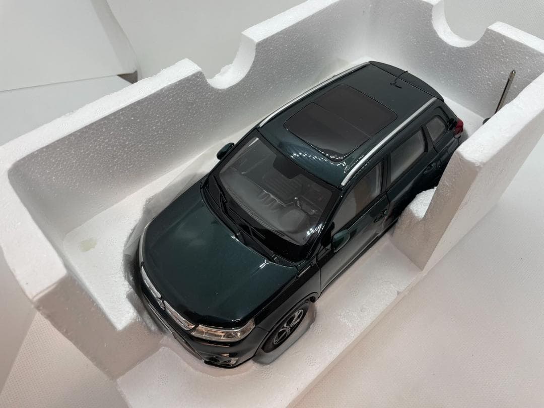 701-018 スズキ 1/18 SUZUKI Vitara ダークグリーン