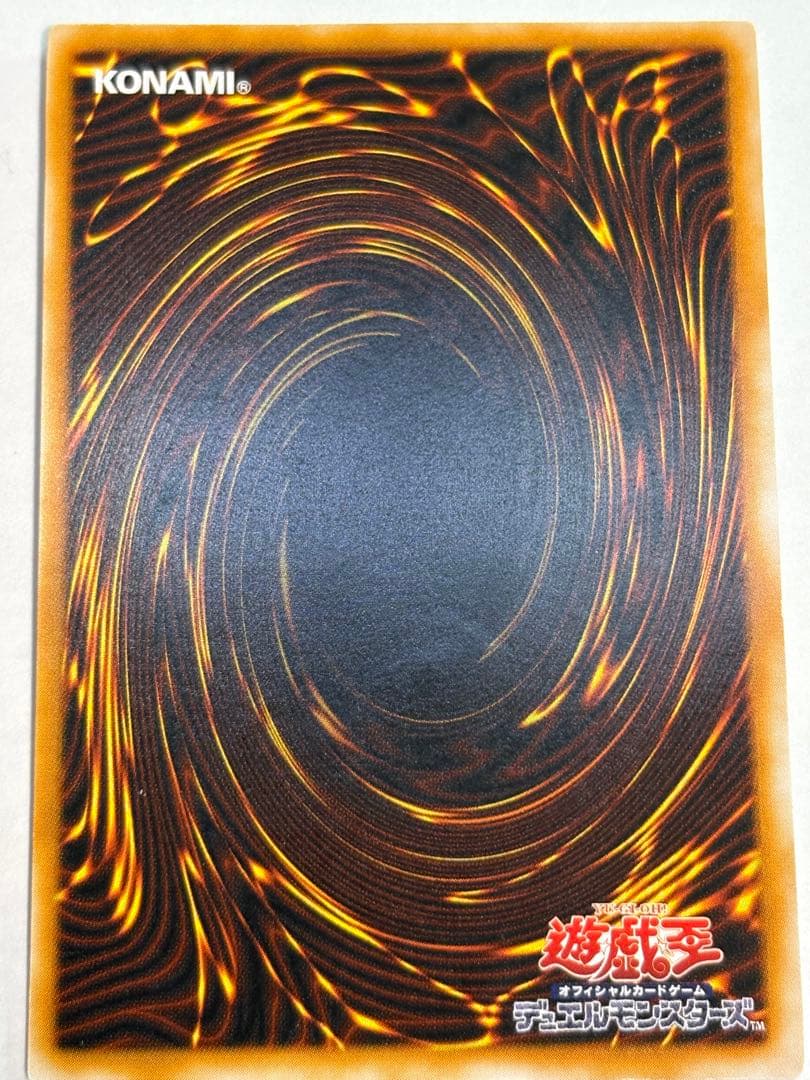 新品みたいです。ブラック・マジシャン レリーフ アルティメットレア 遊