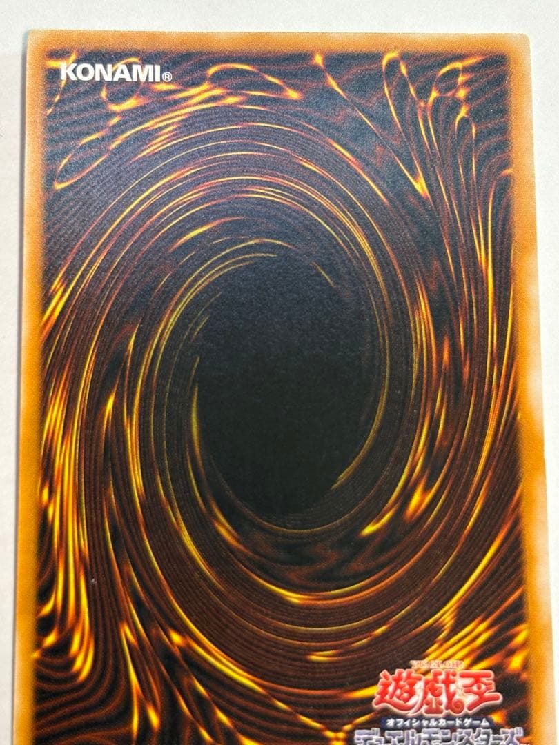 新品みたいです。ブラック・マジシャン レリーフ アルティメットレア 遊