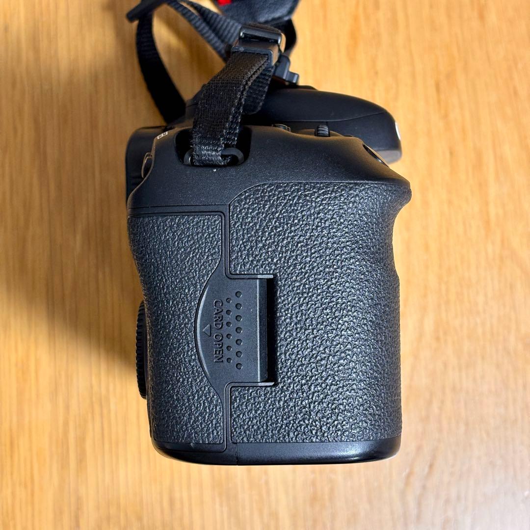 美品! Canon EOS 7D Mark II ボディ 純正バッテリー2個