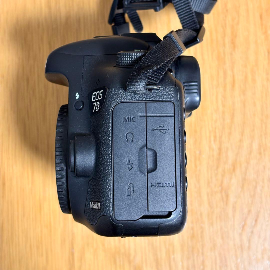 美品! Canon EOS 7D Mark II ボディ 純正バッテリー2個