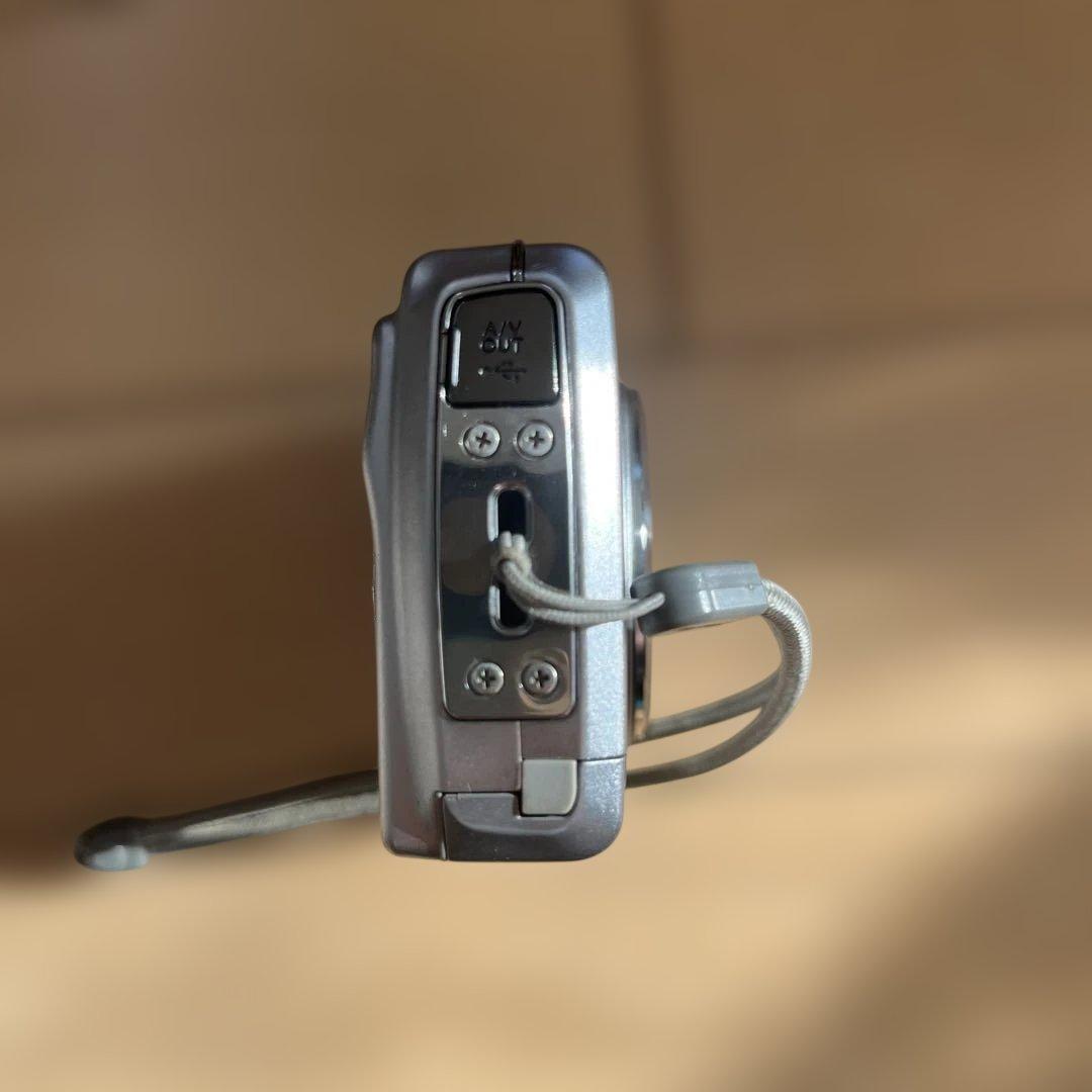 Fujifilm FinePix F100 コンパクトデジタルカメラ