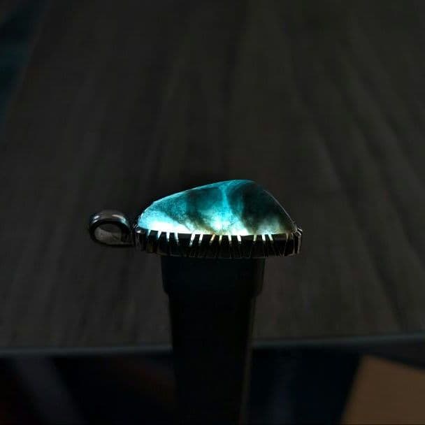 ハンドメイドの入りコン沢トップ　ペンダントトップ　糸魚川翡翠