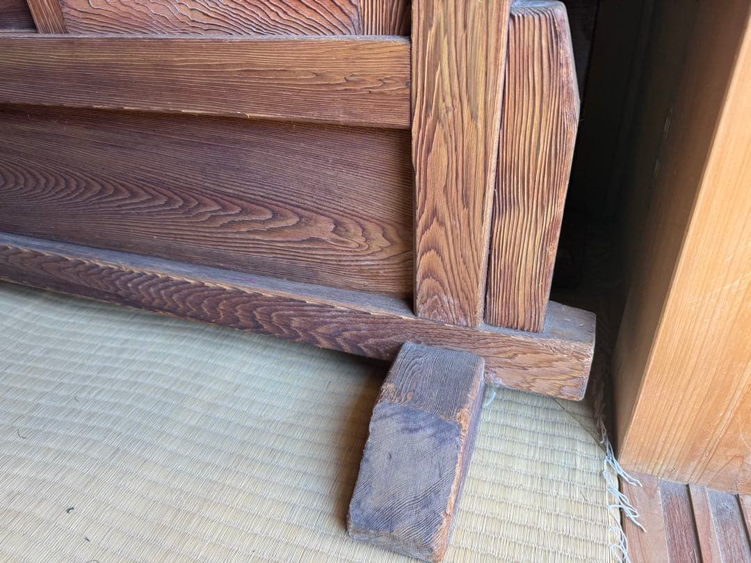 木製　伝統的　間仕切り　欄間