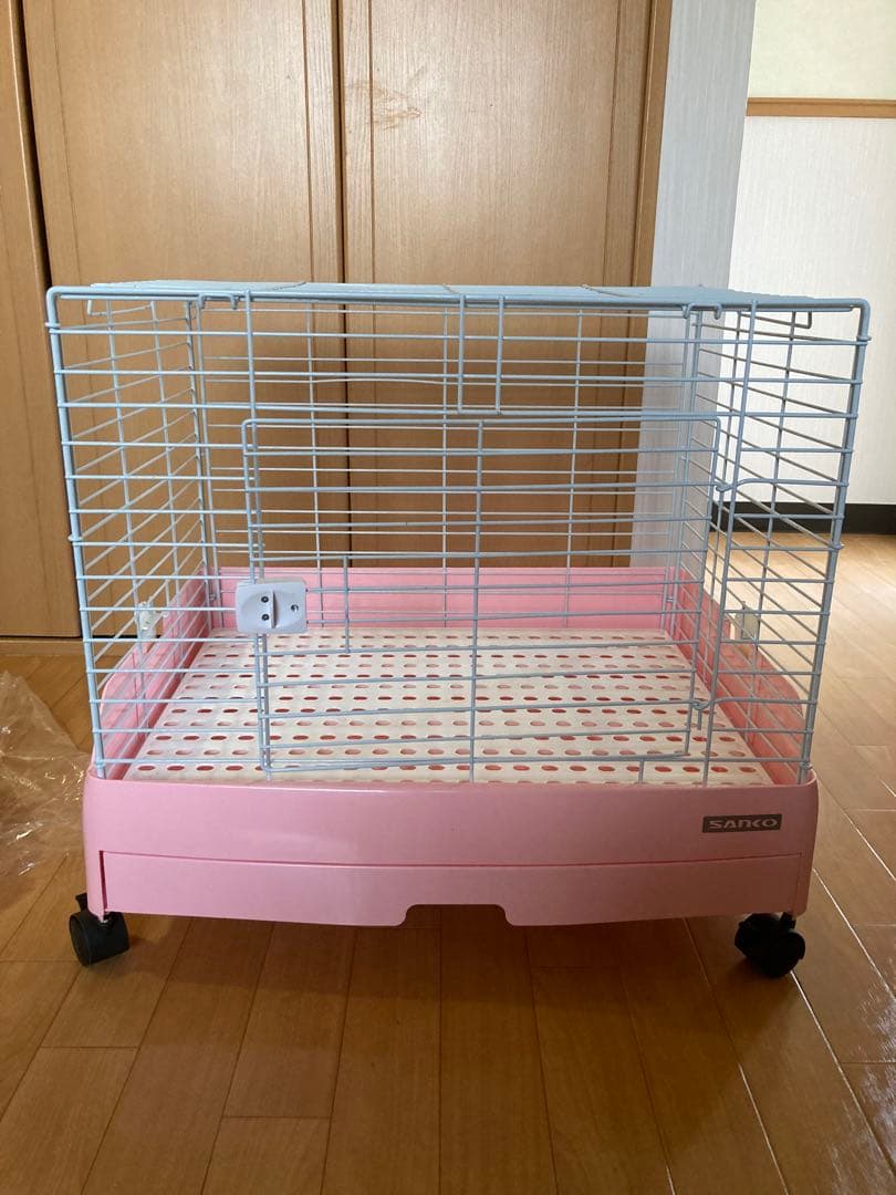 未使用 ピンクのウサギ飼育用ゲージ、三角トイレ、ドリンカー