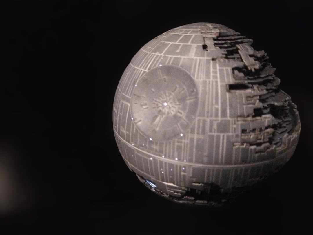 バンダイ スターデストロイヤー デススター塗装完成品