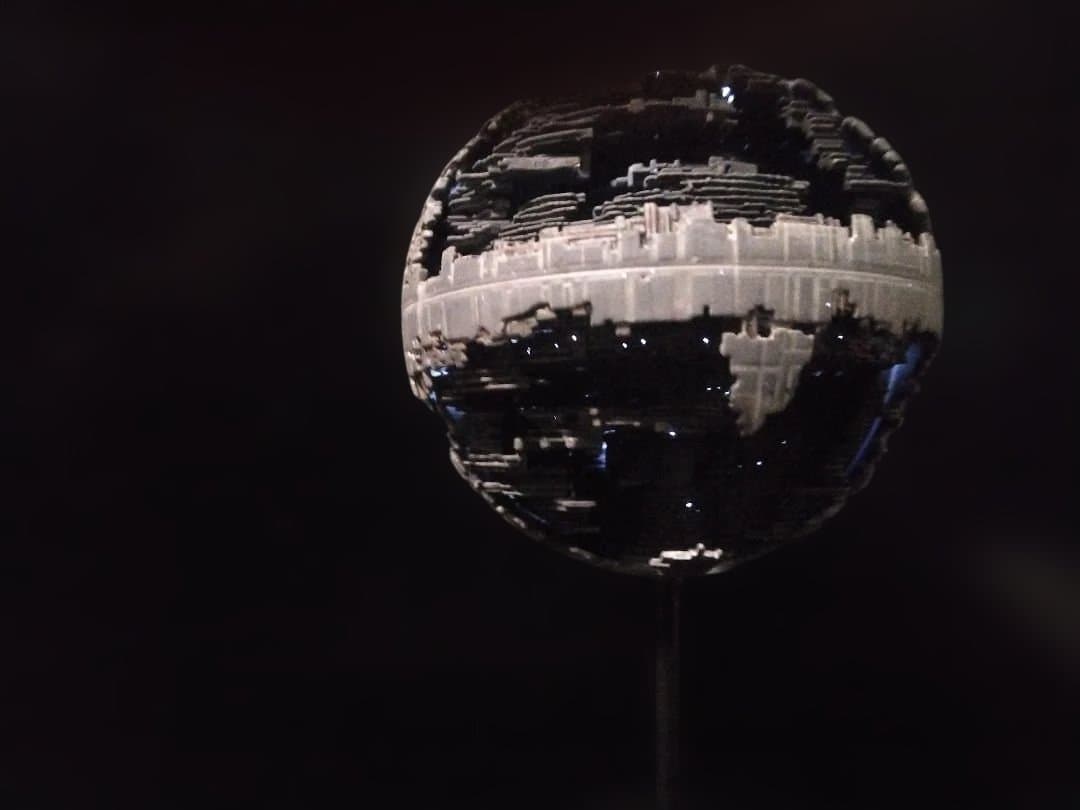 バンダイ スターデストロイヤー デススター塗装完成品