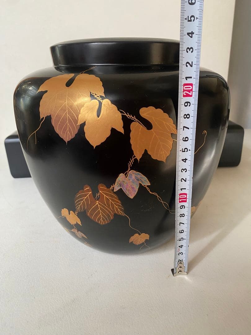 漆塗り花瓶　花台付　黒地　金色　葉模様　壺　置物　骨董