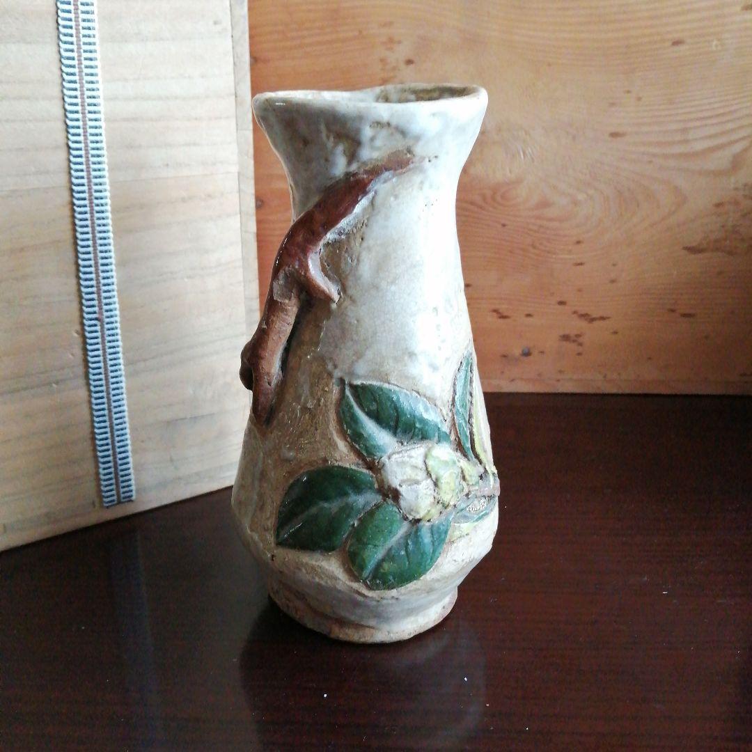 水月焼　細密白椿彫花瓶　16.3cm