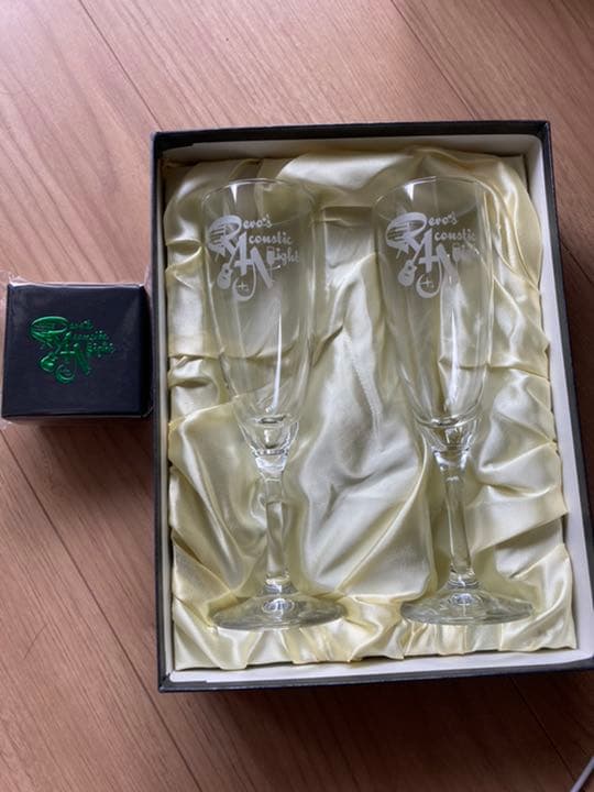 Revo’s Acoustic Night P席シャンパングラス・ピンバッジ