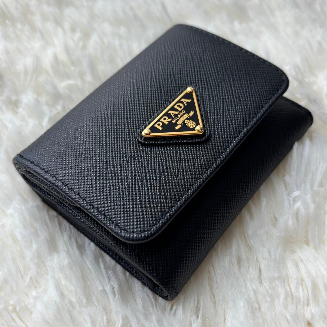 y◇未使用級/現行✨プラダ 三つ折り財布 三角ロゴ ブラック サフィアーノ