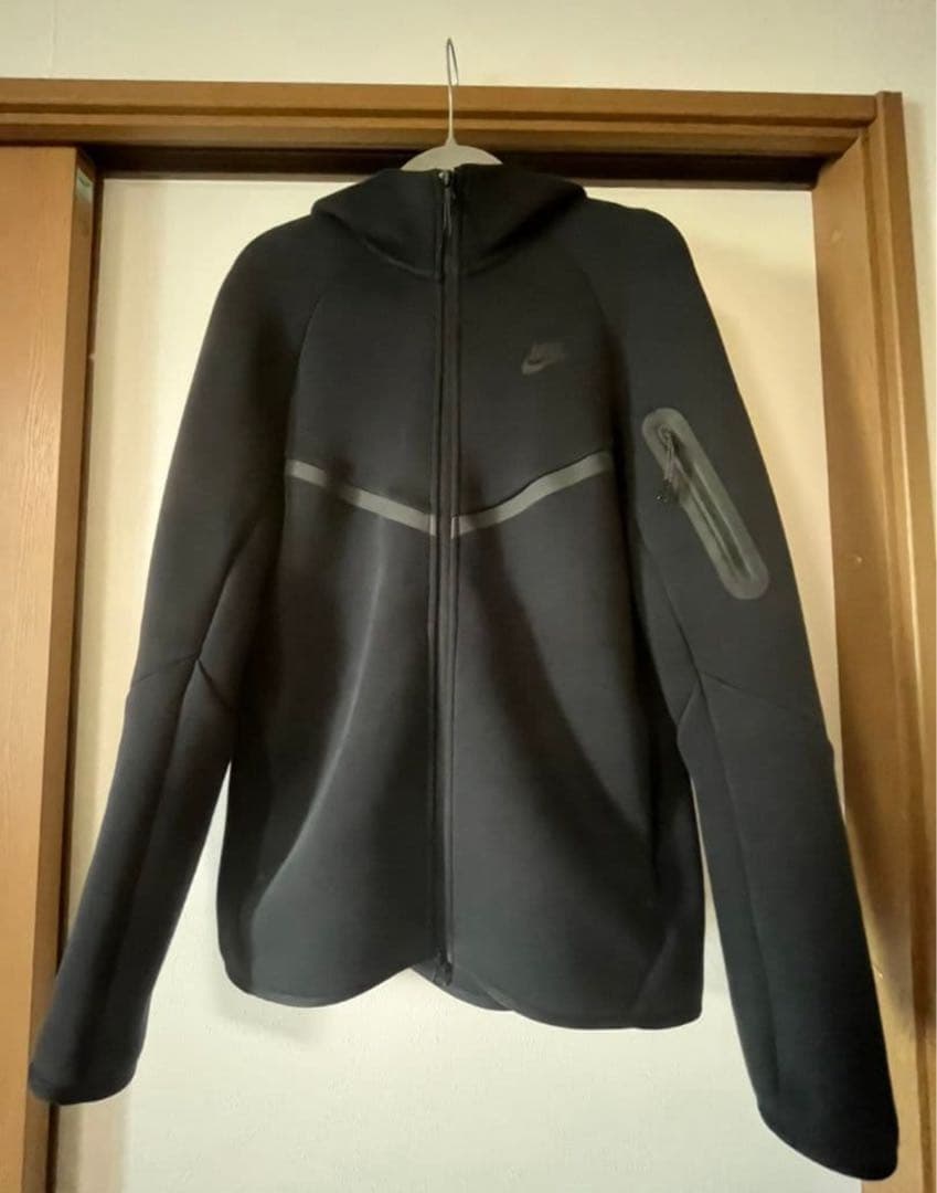 Nikeテックフリース上　M