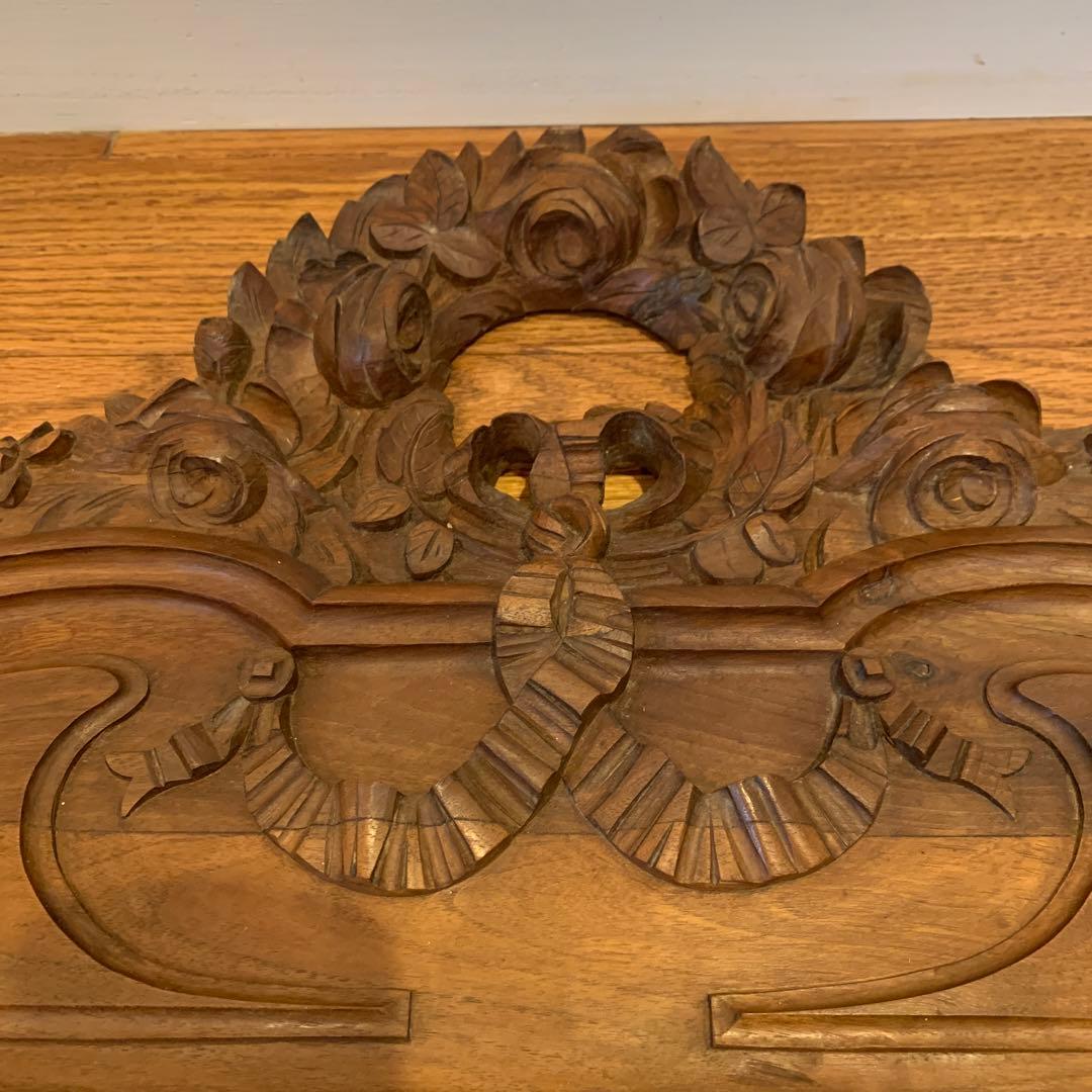 フランスアンティーク　家具装飾　重厚なバラとリボン