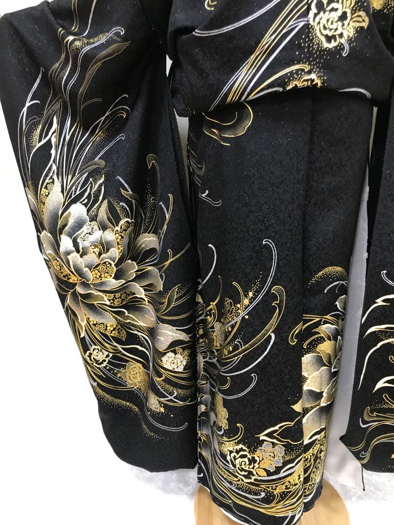 振袖　未仕立て品　金彩　黒地にゴールド