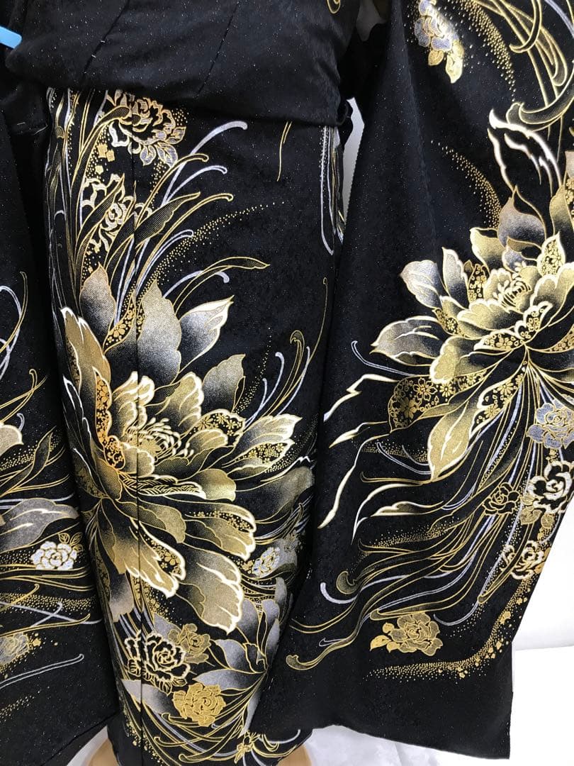 振袖　未仕立て品　金彩　黒地にゴールド