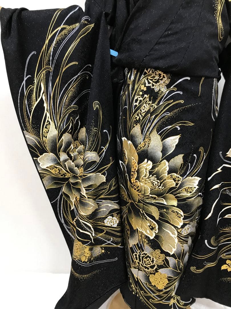 振袖　未仕立て品　金彩　黒地にゴールド
