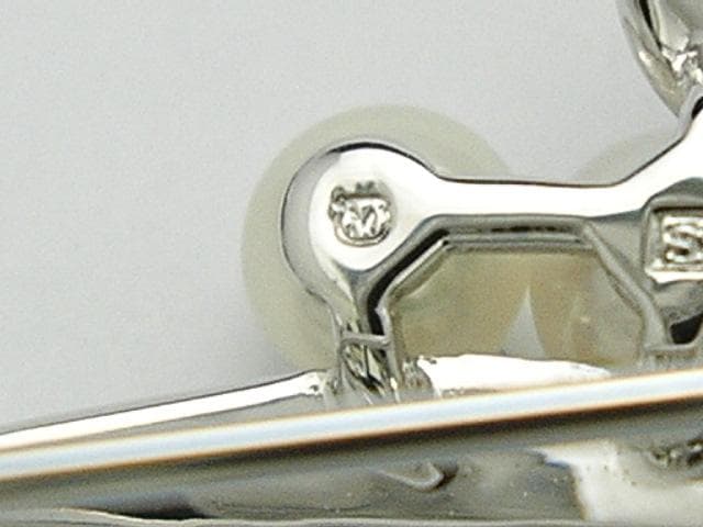 美品です。　ミキモト　シルバーブローチ　アコヤパール付　箱、冊子付き