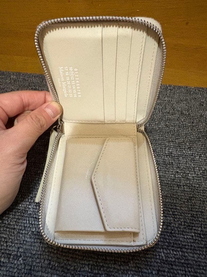 ホワイトレザー 三つ折り財布