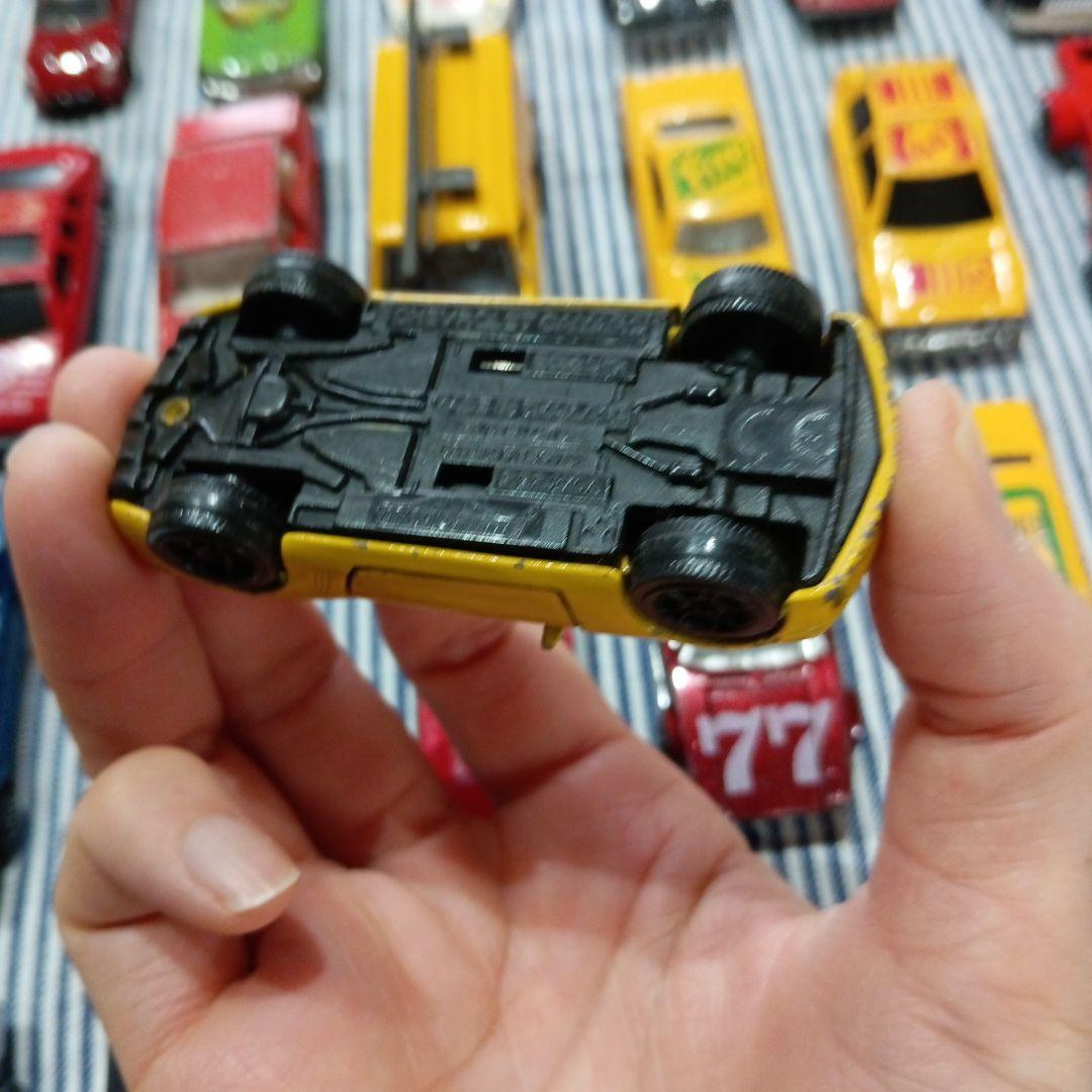 約100台の多様なミニカーセット