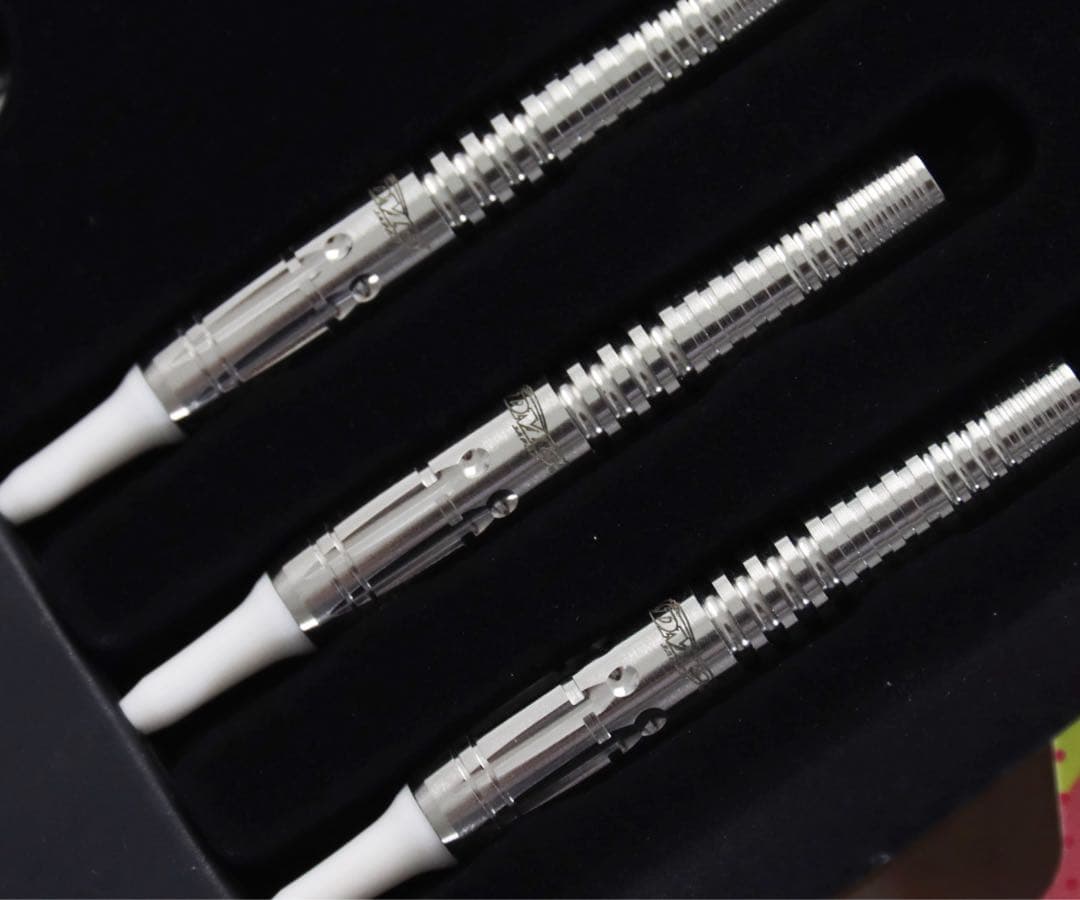 新品未使用　岩田夏海　DMC 紫陽花　AJISAI ダーツ セット　バレル