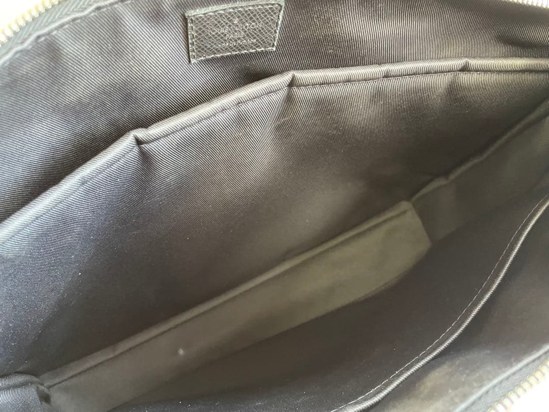 Louis Vuitton Anton Taiga ブリーフケース ブラック