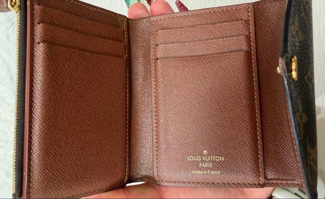 Louis Vuitton モノグラム三つ折り財布 ポルトフォイユヴィクトリーヌ