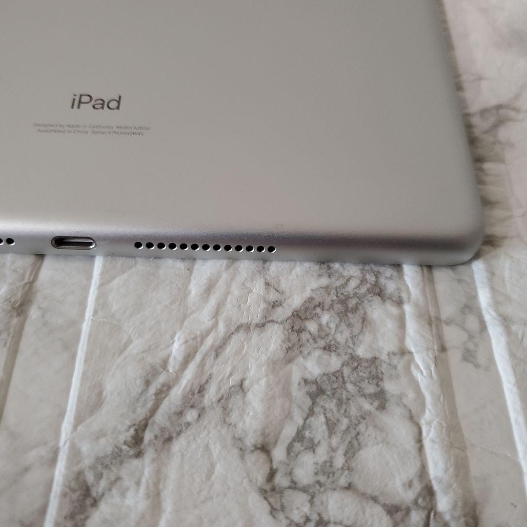 239 iPad 7世代 128GB SIMフリー シルバー