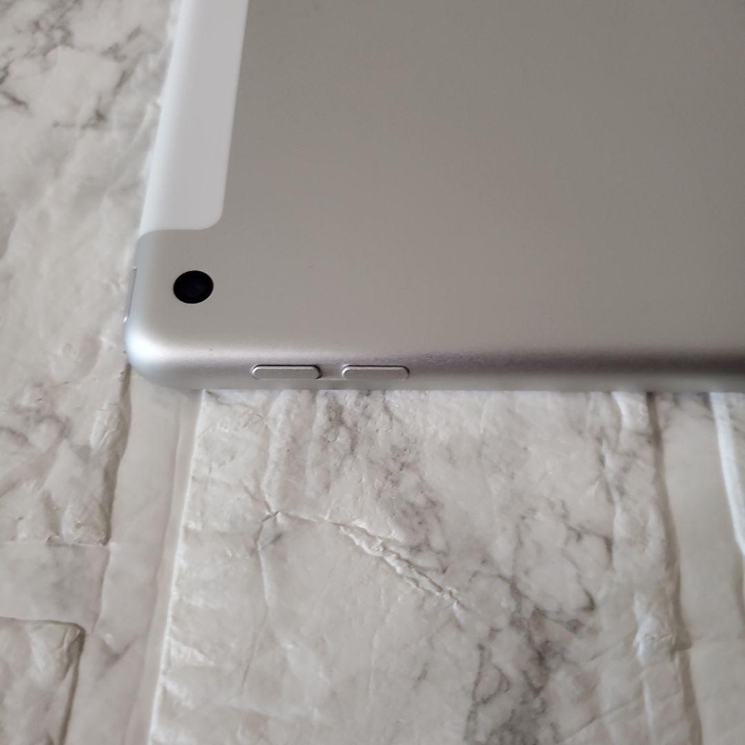 239 iPad 7世代 128GB SIMフリー シルバー