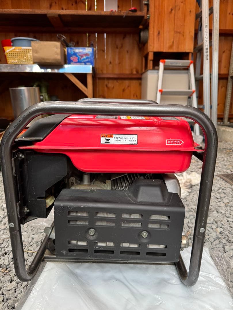 美品【Shindaiwa iEG2500】 ガソリンエンジン インバーター発電機