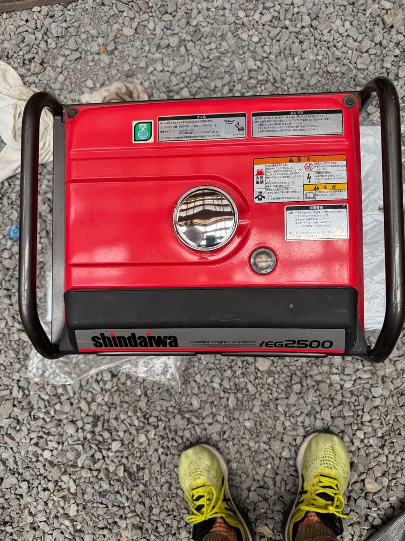 美品【Shindaiwa iEG2500】 ガソリンエンジン インバーター発電機