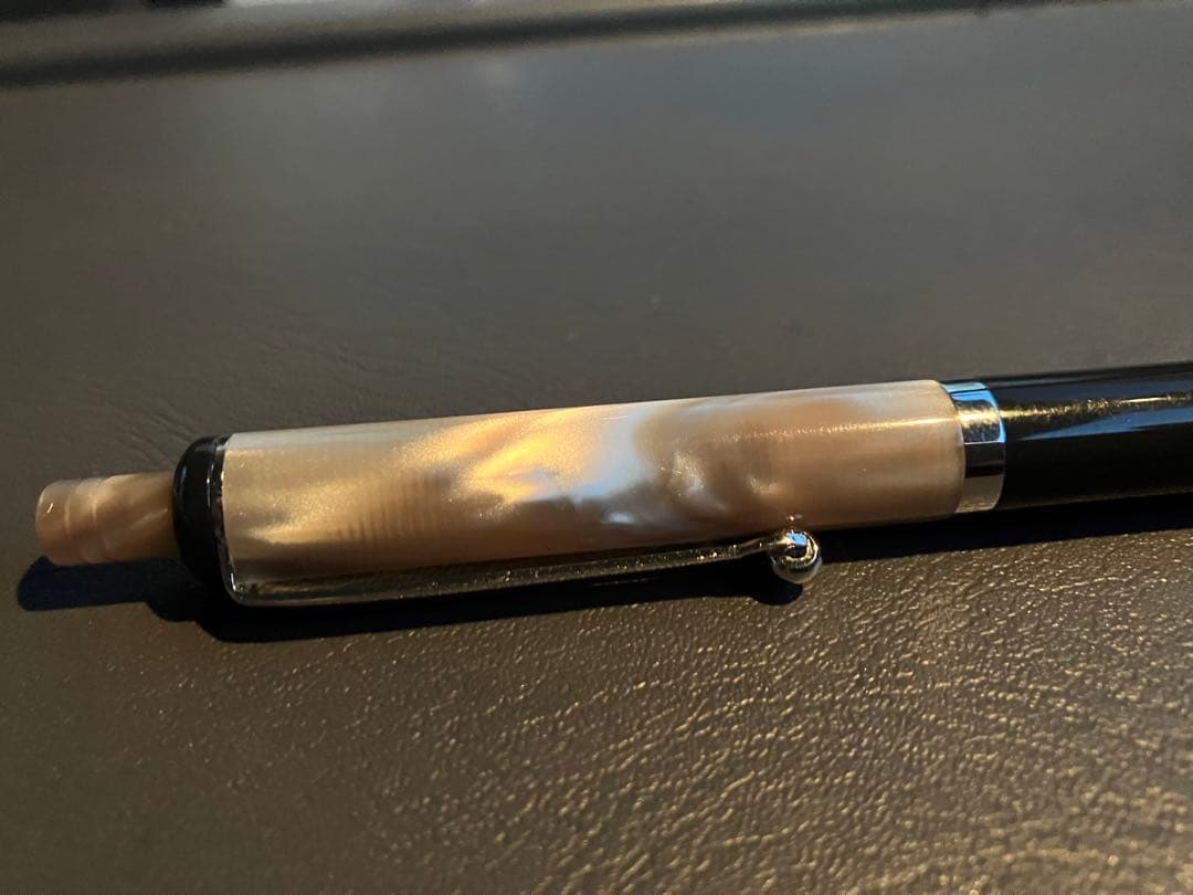 伊東屋　マイティ 【店舗限定】ボールペン　イタリアンベージュ×ダークグレー